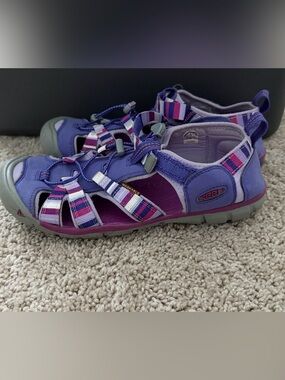 KEEN Seacamp II CNX Water Sandals Girls Sz 6 Purple Striped Sport Closed Toe